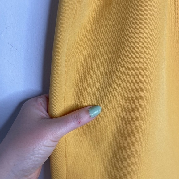 VINTAGE bright saturated yellow mini skirt - Picture 5 of 6